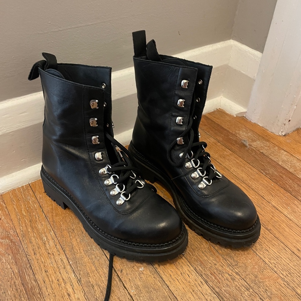 L’intervalle combat lace up boots